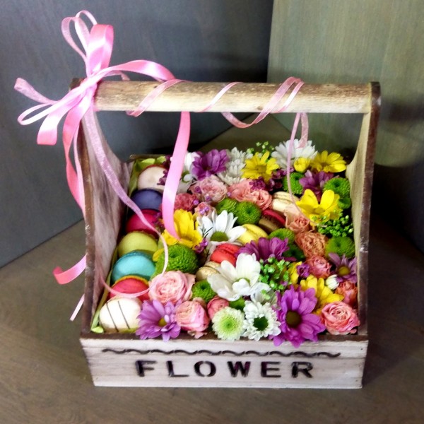 Box with flowers and macaroni cookies
